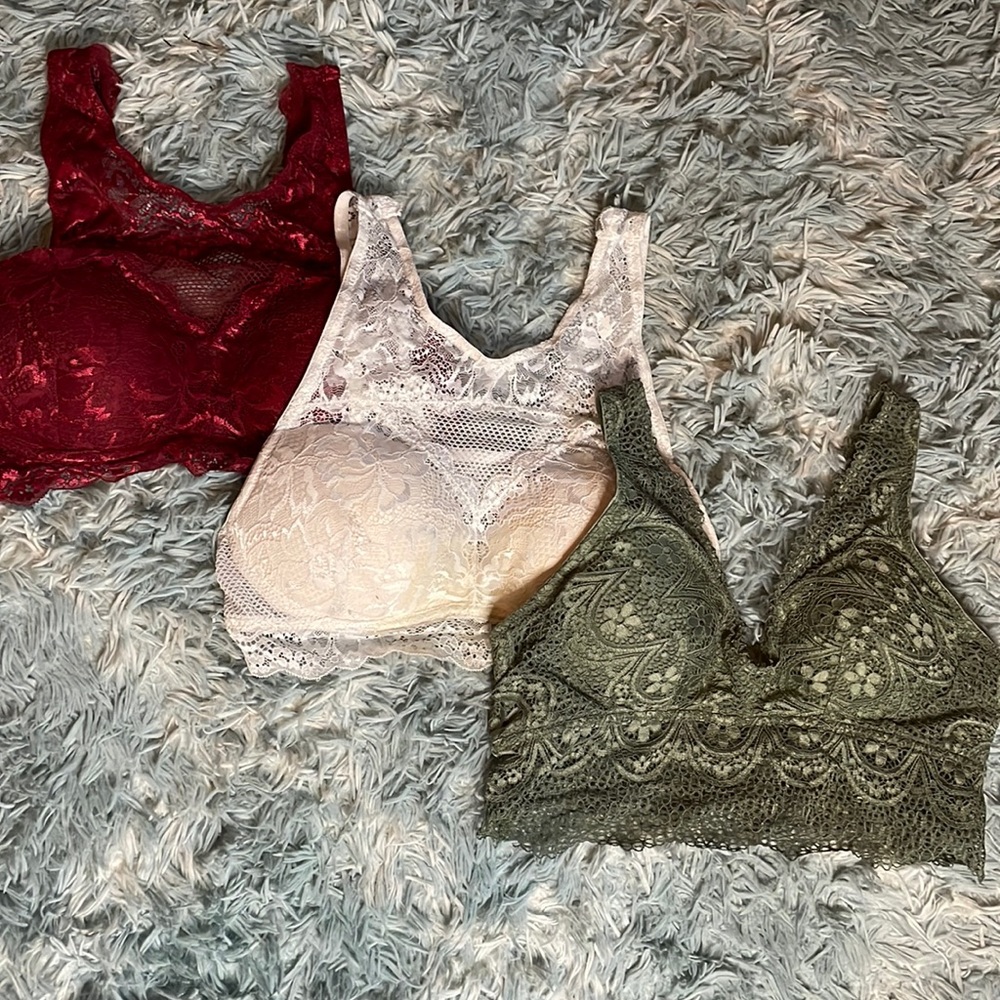 Red size: M, white size: M, Green size: L